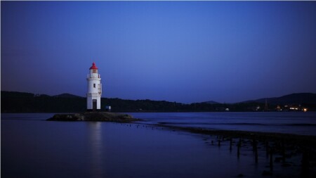 белый камень