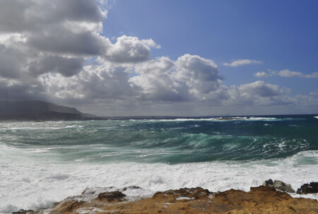 Столкнулось небо, тучи, море...