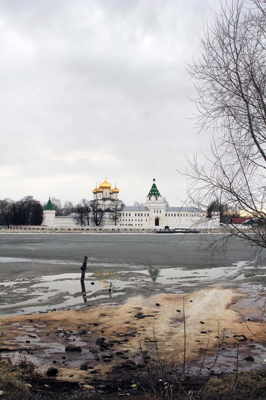 Весна Ипатий.