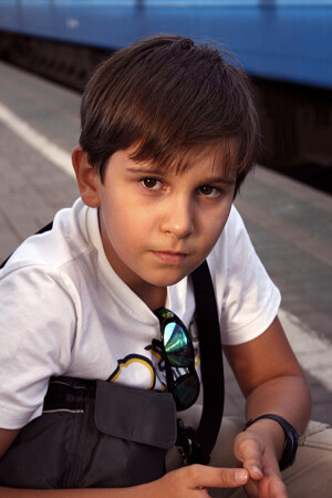 До отправленья поезда осталось...