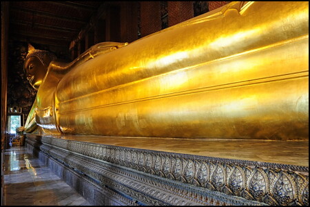 Лежащий Будда.