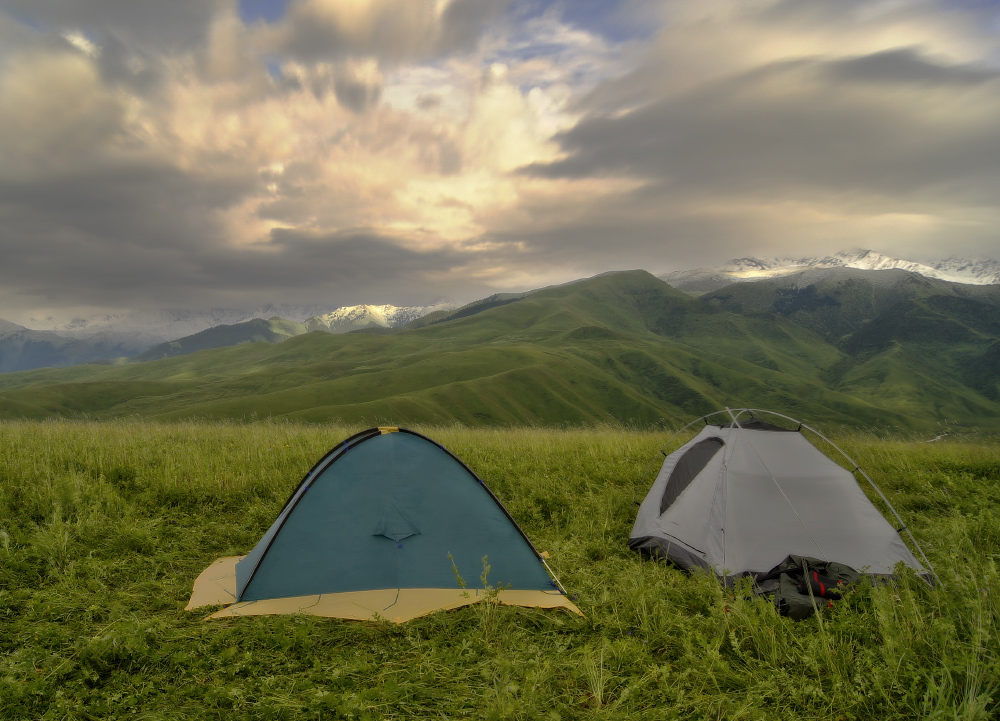 пейзаж с палатками