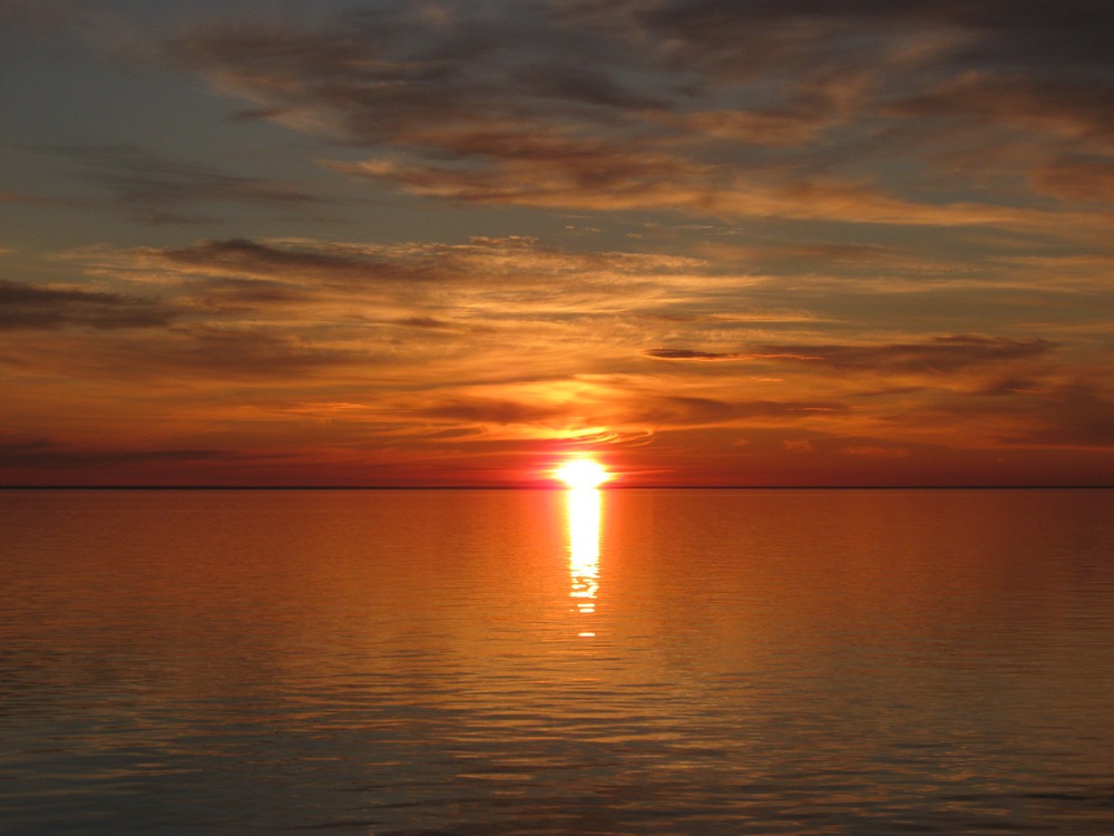 WHITE SEA AT SUMMER TIME