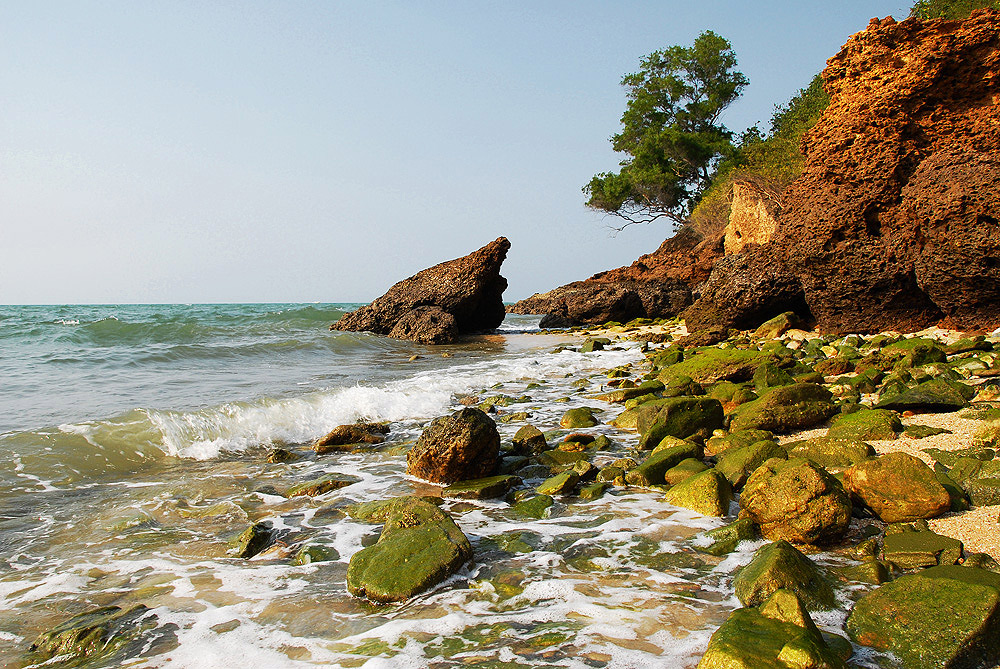 Море, солнце, камни.