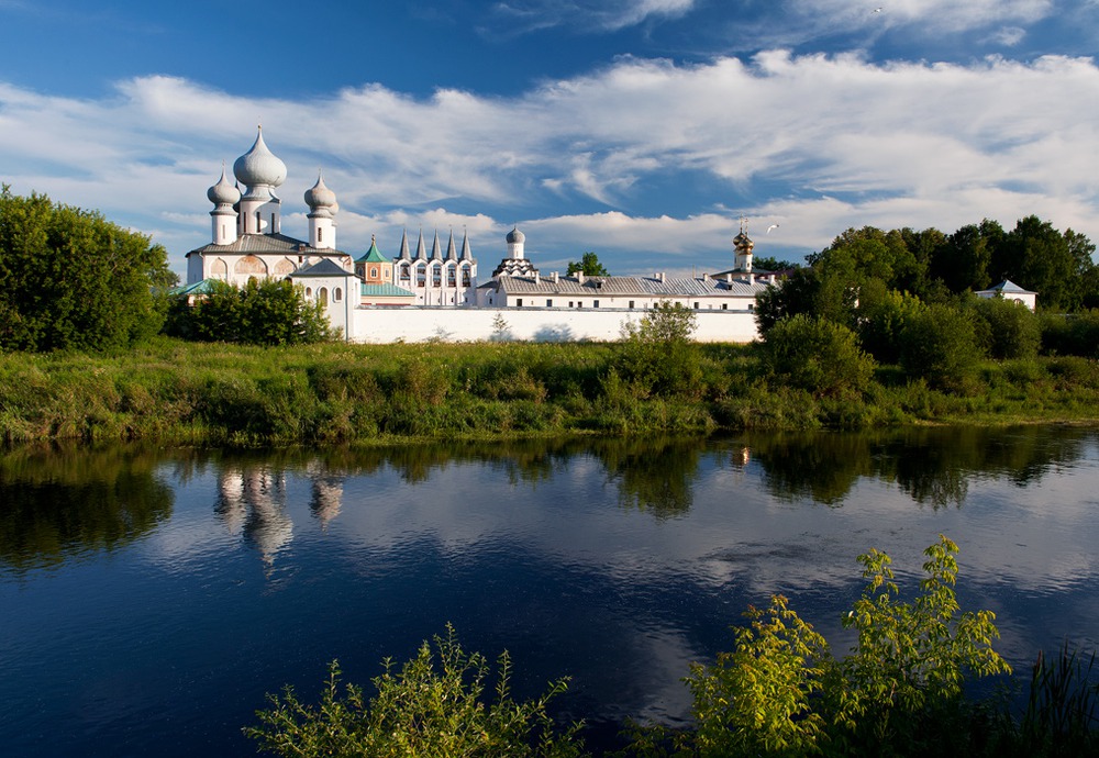 Вечер. Монастырь