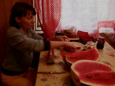 девушка с арбузами