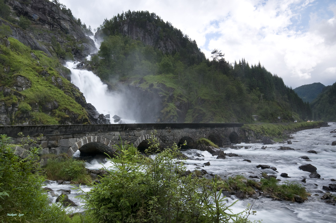 The road to waterfall