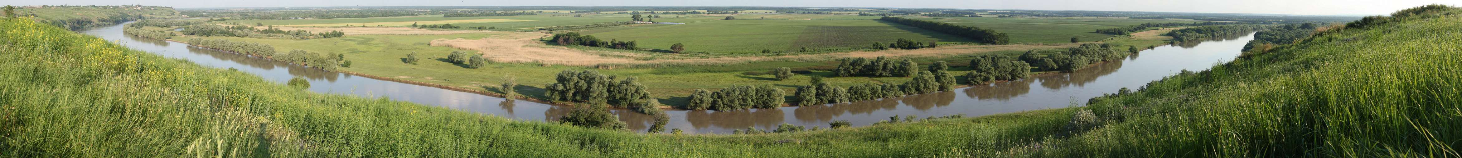 длинная панорама про реку и ее берега