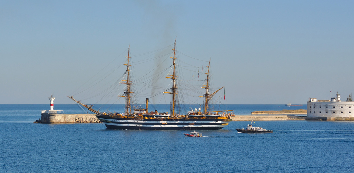 &quot;Amerigo Vespucci&quot; покидает Севастополь