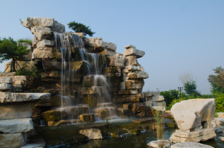 водопад у гостиницы