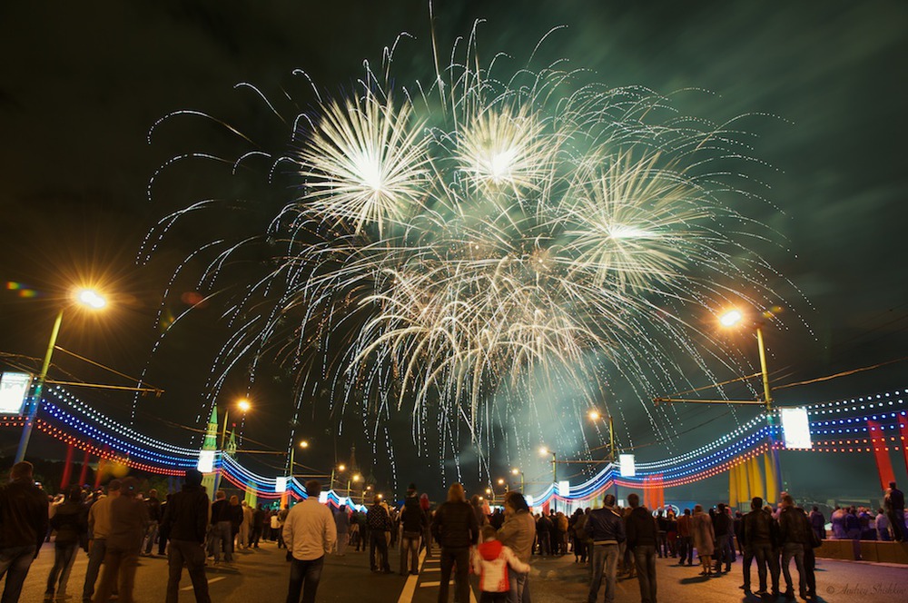 Салют на День Города в Москве 2011 вид с Большого Каменного