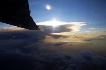 Под крылом самолёта...