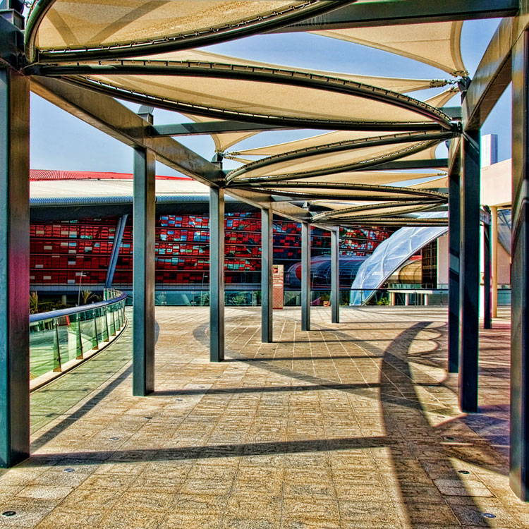 Главный вход в Ferrari World Abu Dhabi