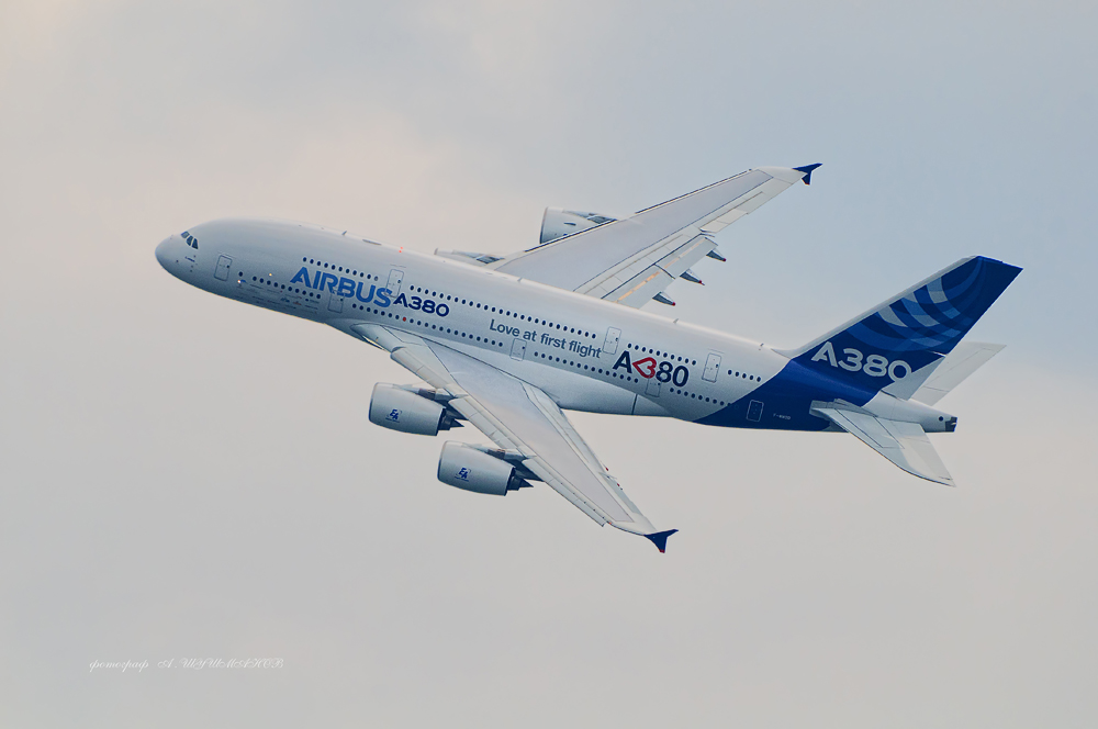 AIRBUS A 380*