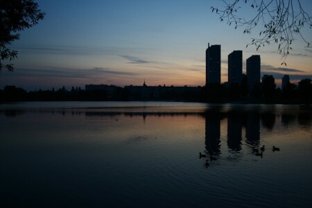 Вечером на озере