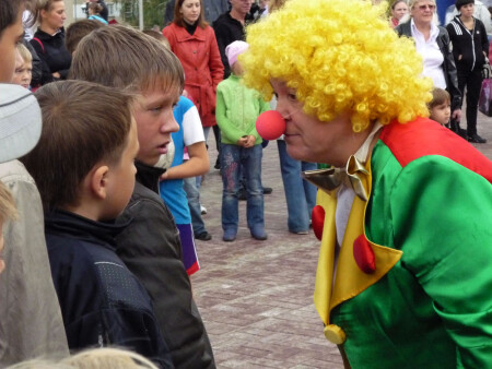 "Повторяю, улыбайся, на нас смотрят!"