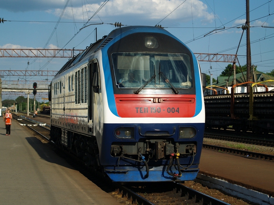 Тепловоз ТЭП150-004 на станции Гребёнка