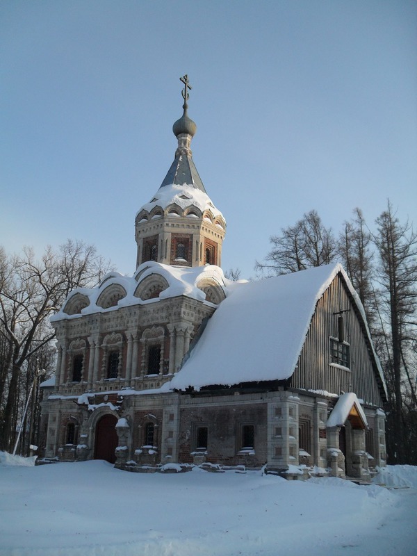 Усадьба Храповицкого. Церковь на закате.