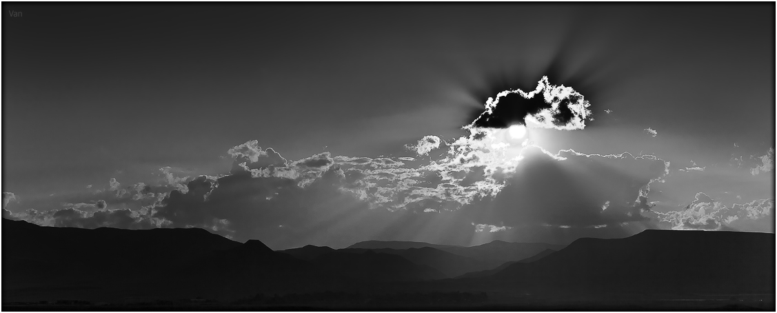 bw cloud ower the Sun