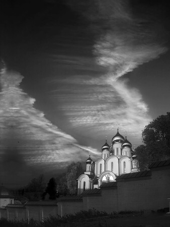 "...вздымал, как ангел ,два крыла ..."