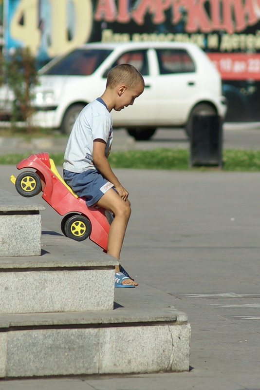 Чоткий пацан на крутой тачке