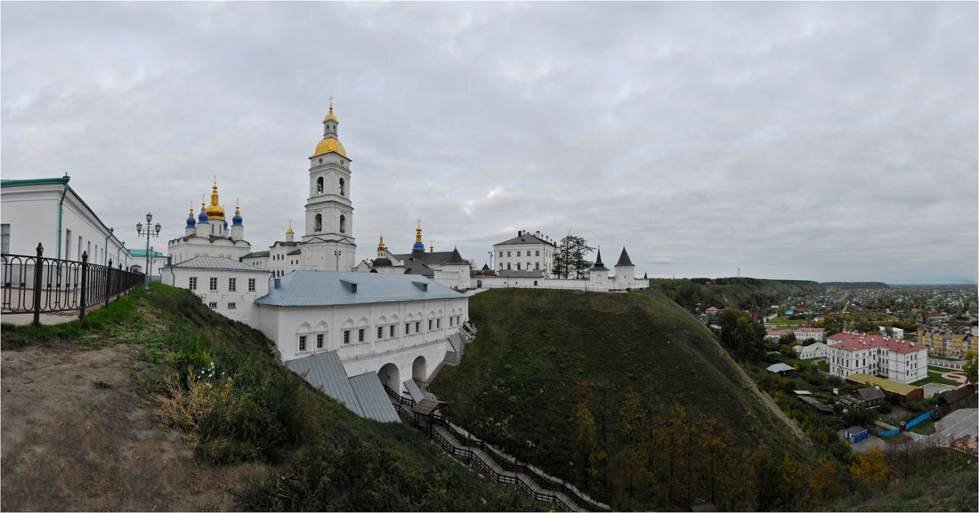 Тобольский кремль в глубоких сумерках