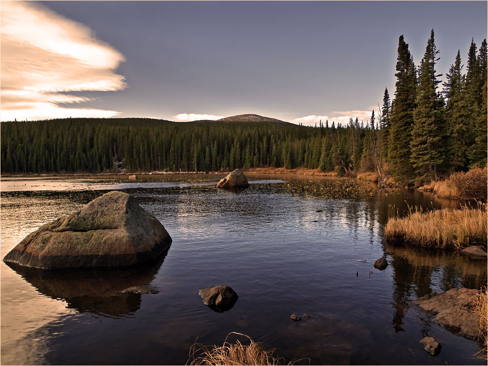 Red Rocks Lake