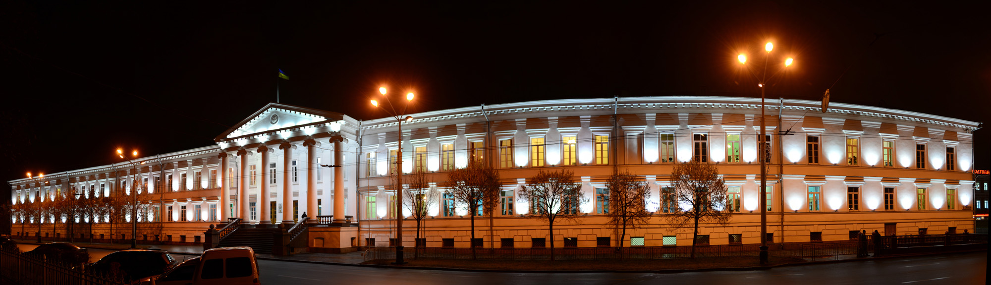 Городская администрация ночью