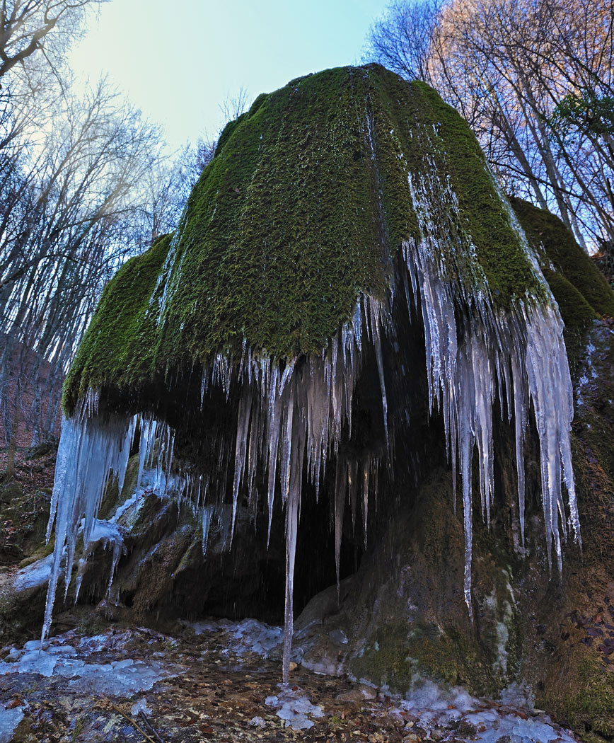 Застывший водопад