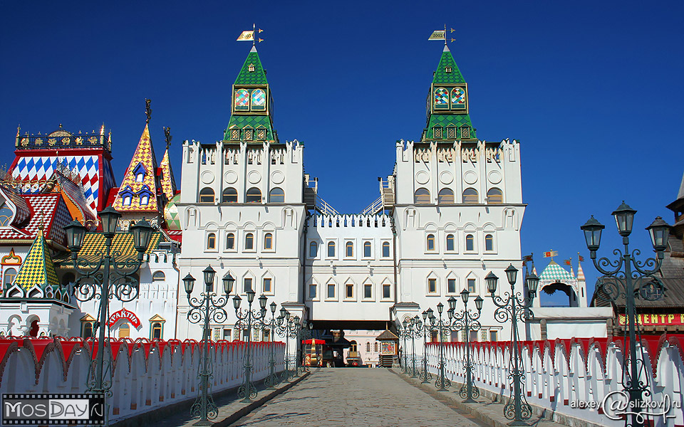 По мосту в Измайловский кремль