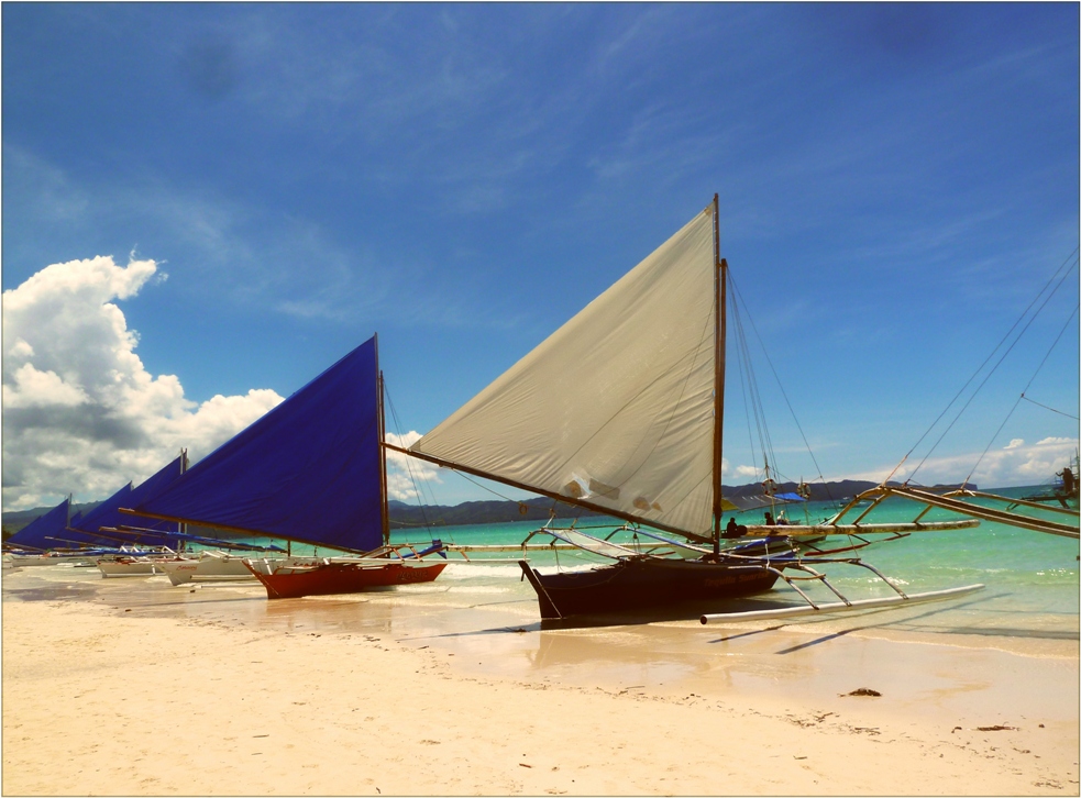 Красный ,белый,голубой на острове Boracay/