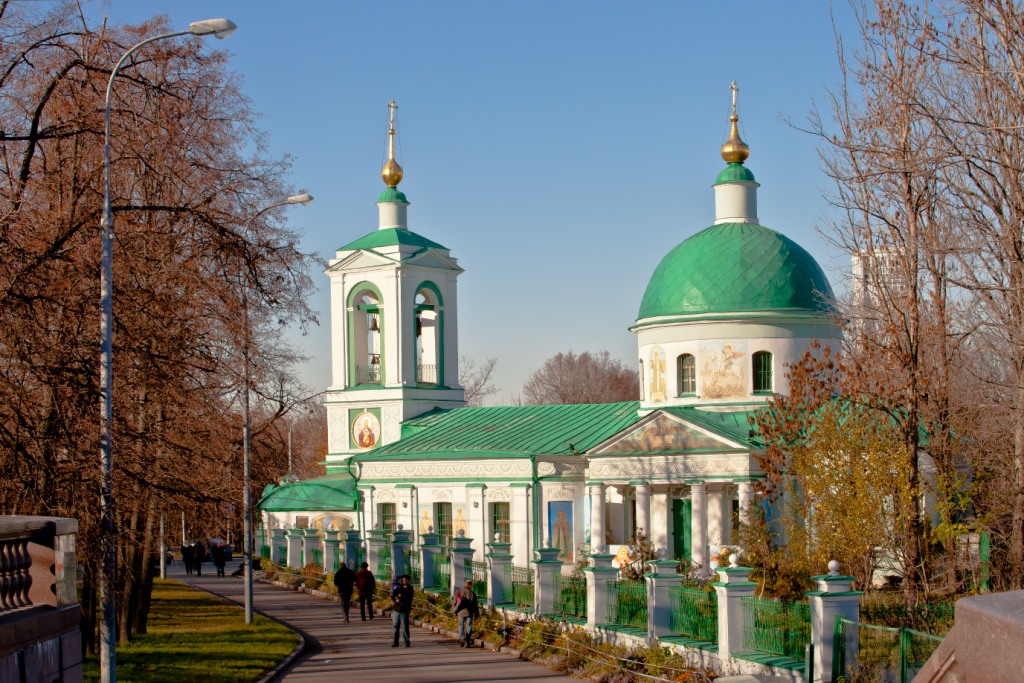 Храм Троицы Живоначальной на Воробьёвых горах