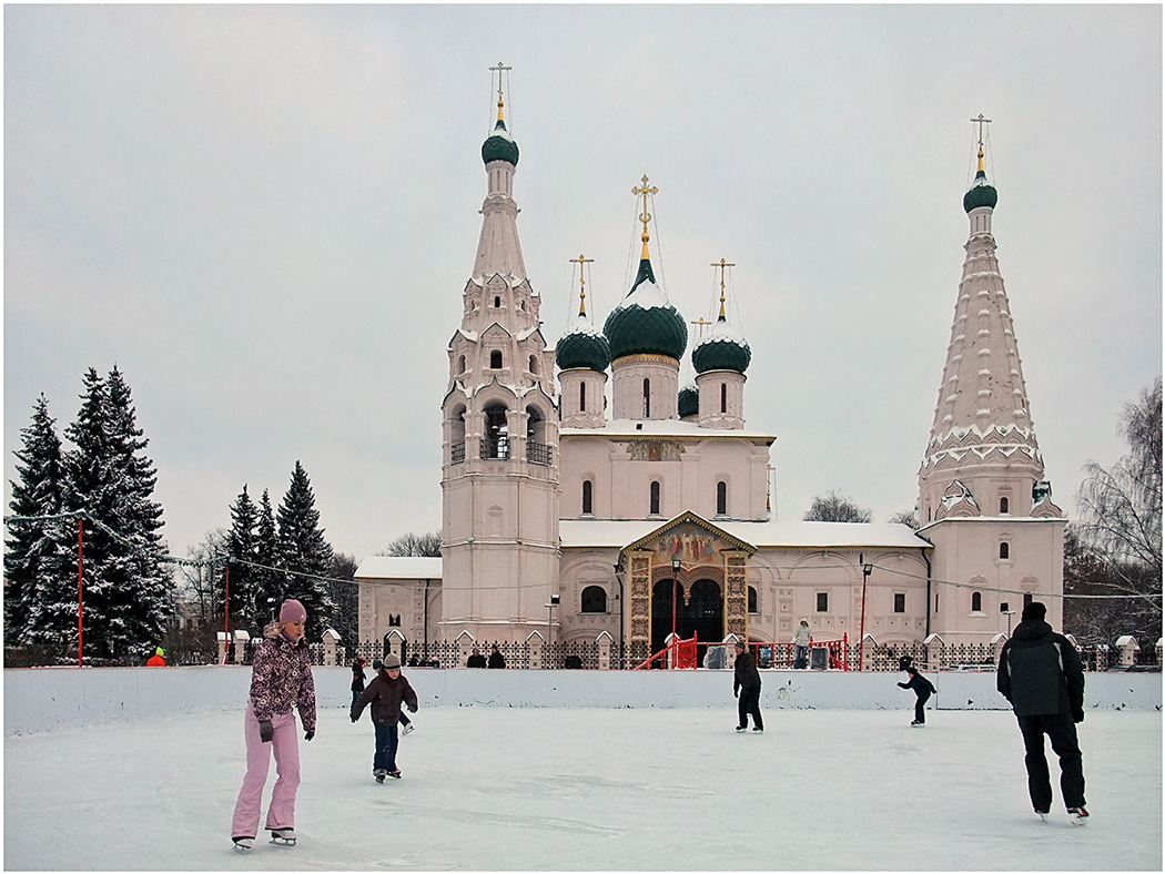 У древних стен.