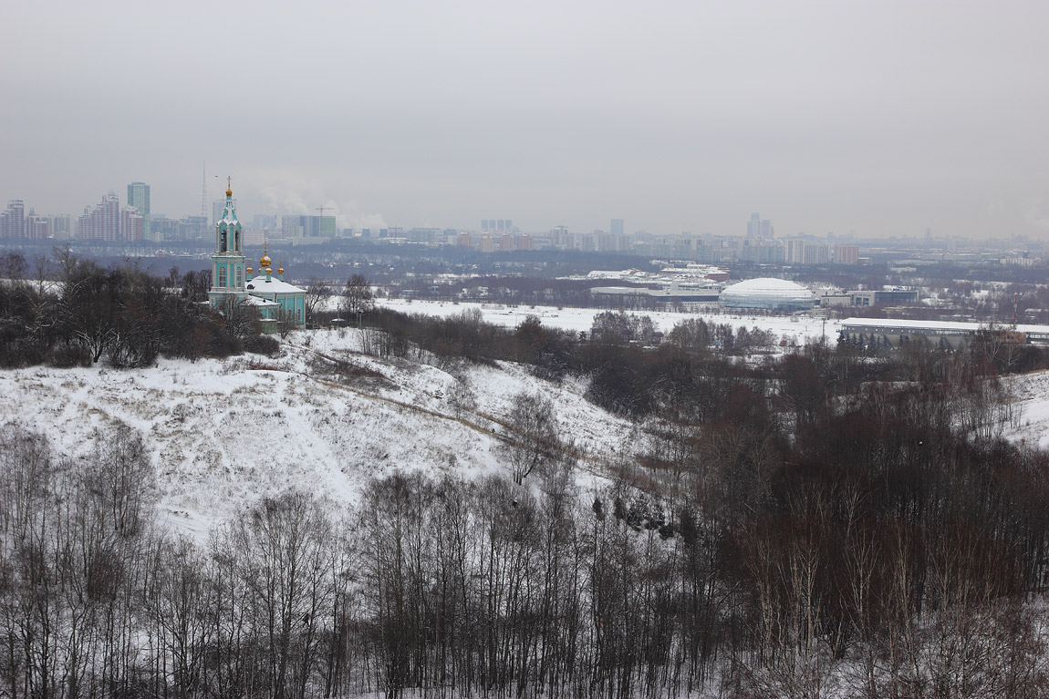 Вид на Москву и церковь Пресвятой Богородицы с Крылатских хо