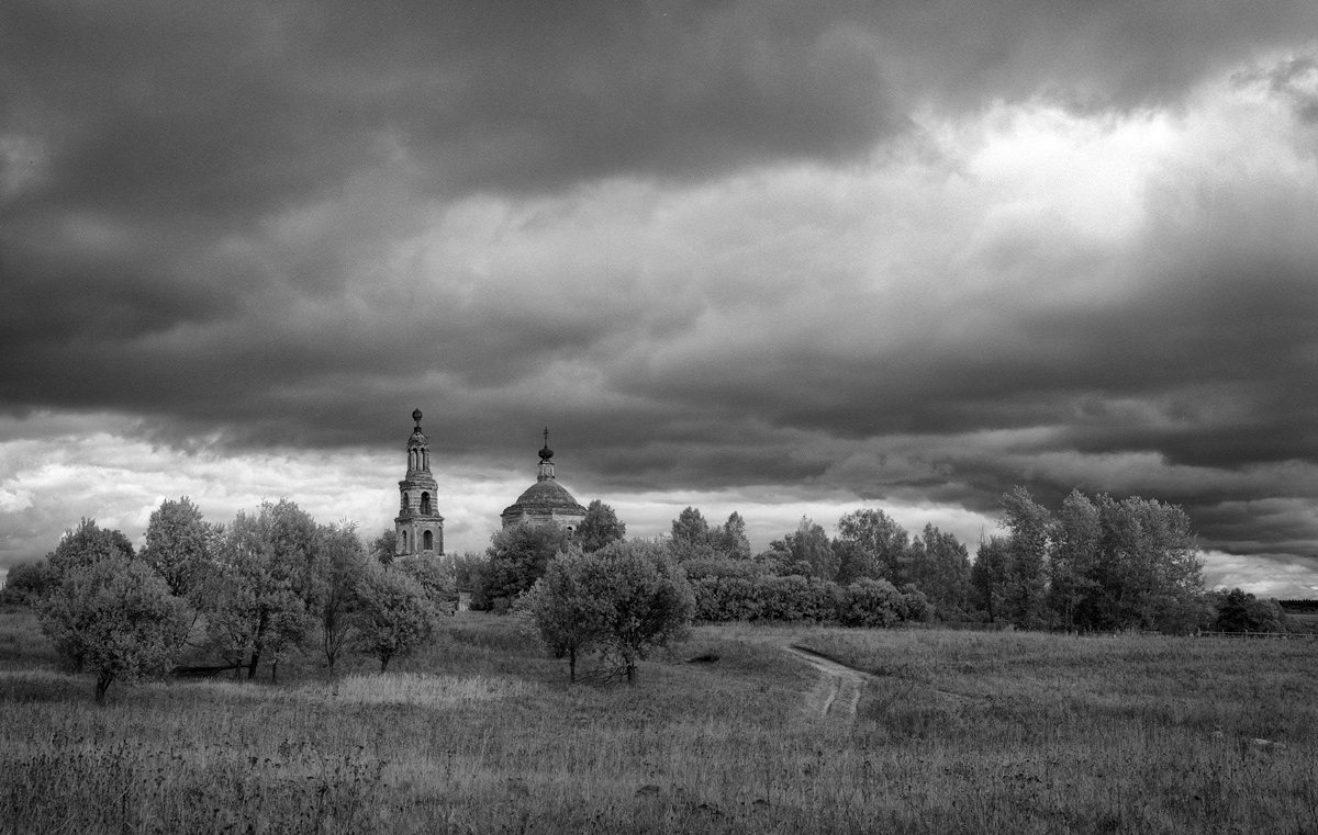 ИК пасмурная панорама с видом на Кузнецово в сентябре