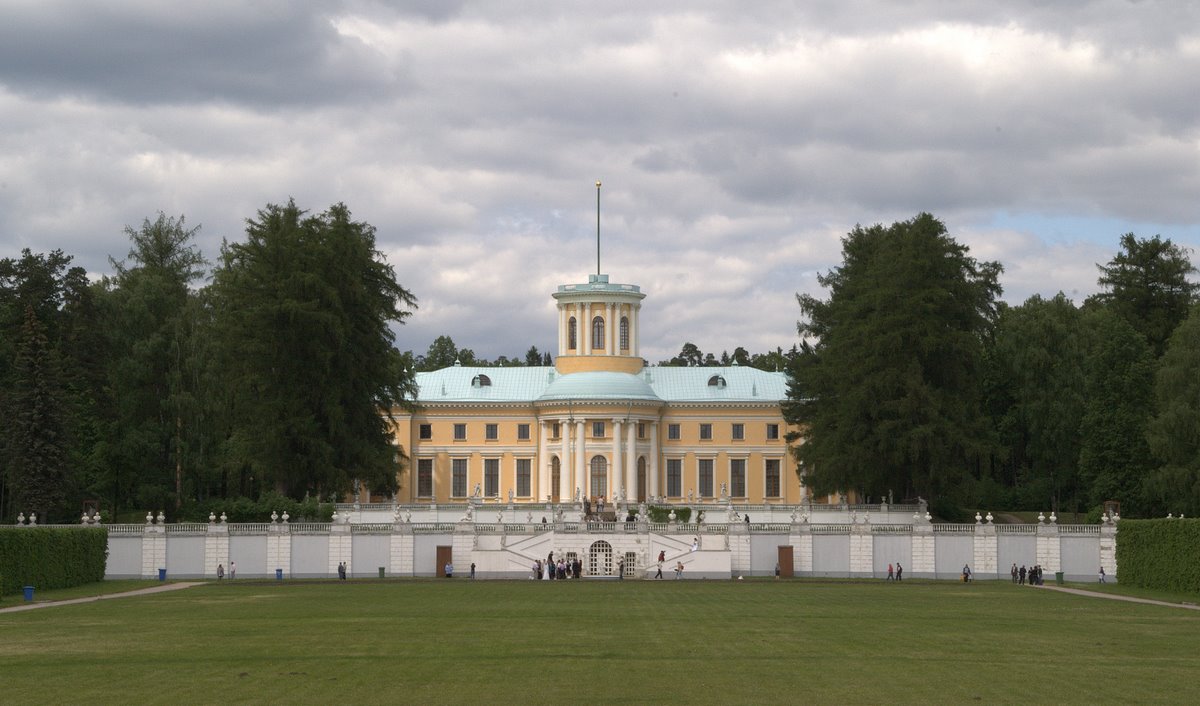 в Архангельском