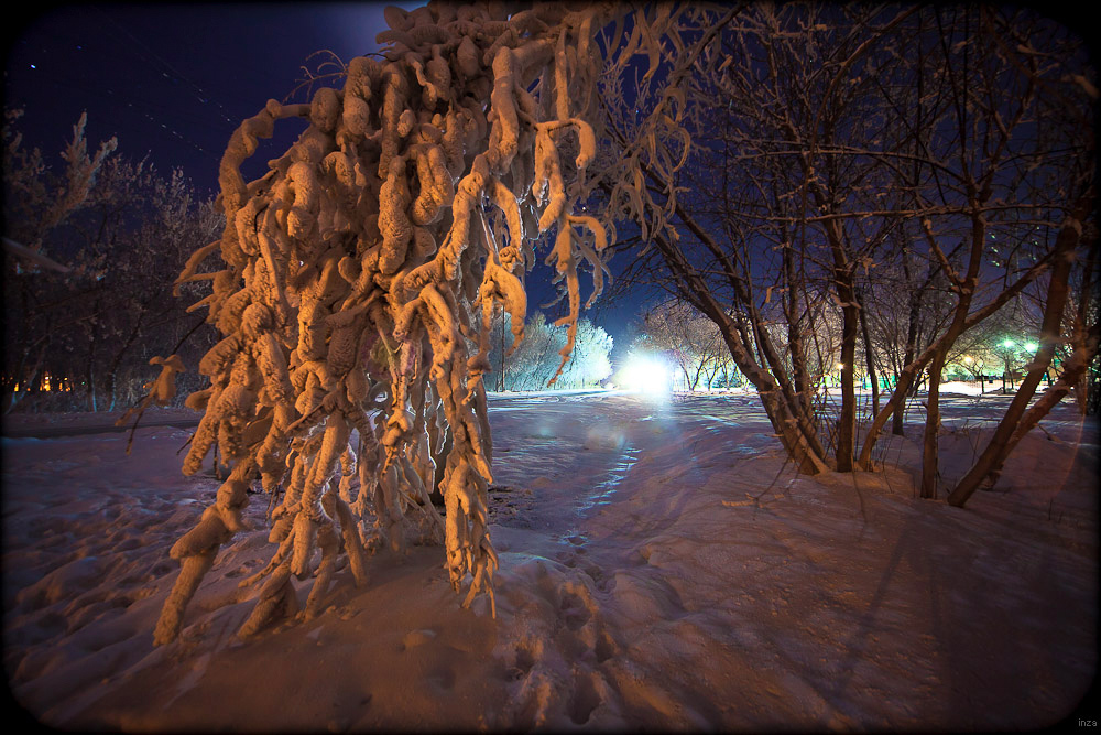 про -30, луну и смешанное уличное освещение в студгородке...