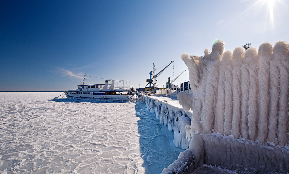 Черное море замерзло