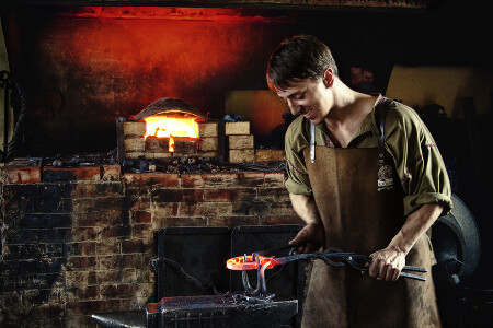 Веселый кузнец