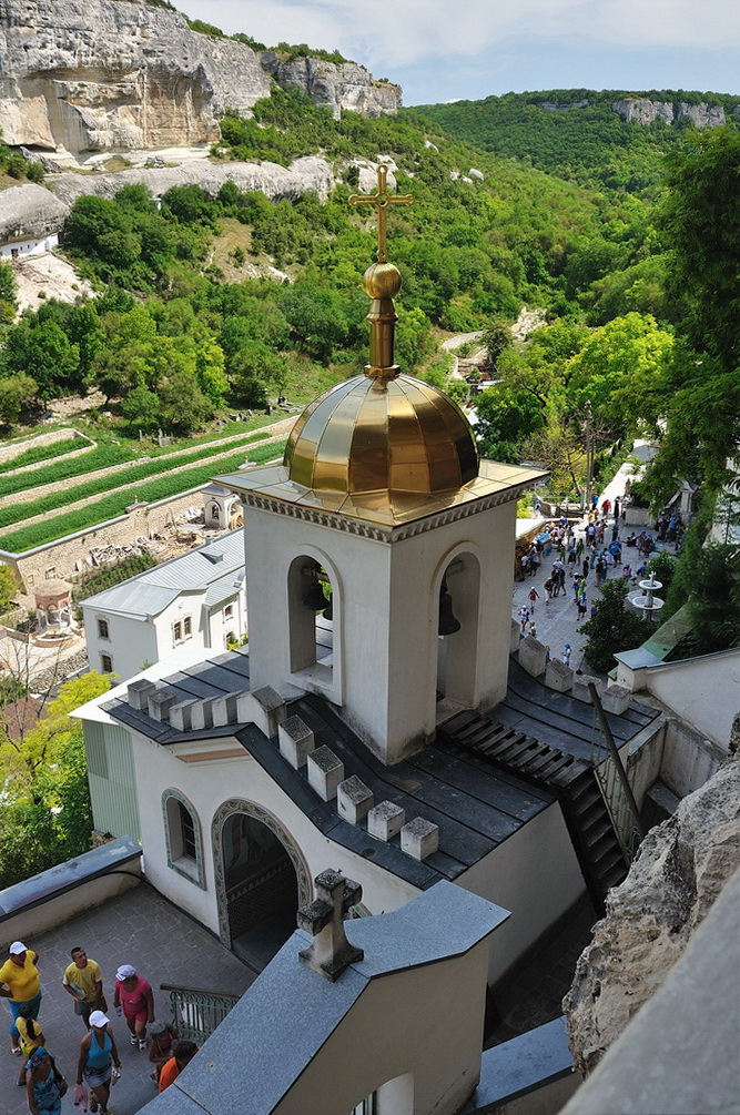 Монастырь в скале