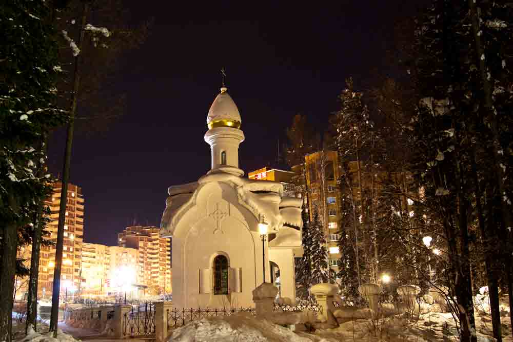 Часовня в ночи