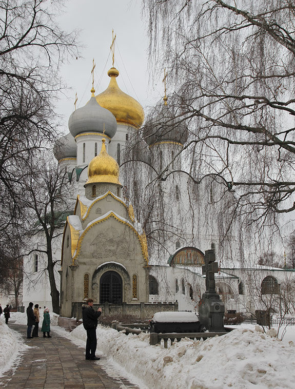 В Новодевичьем монастыре