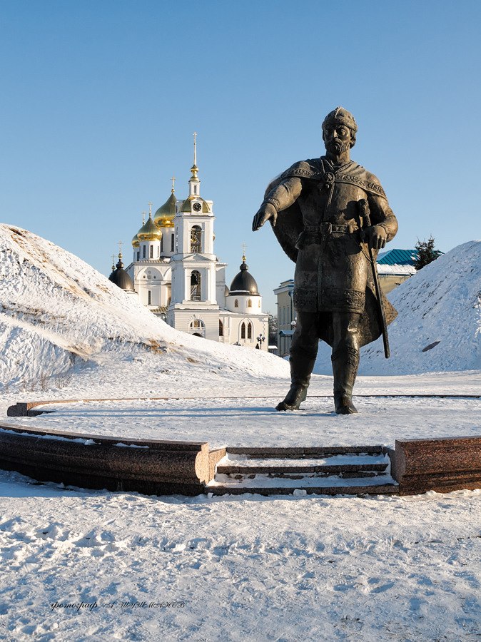 в ДМИТРОВЕ