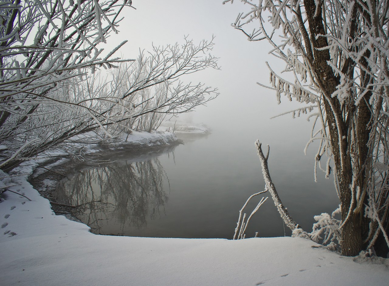 На реке