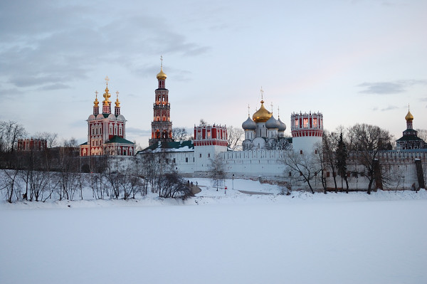 Новдевичий, сумерки, снег