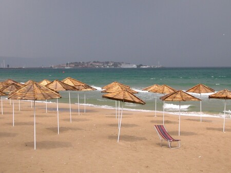 пляж после дождя