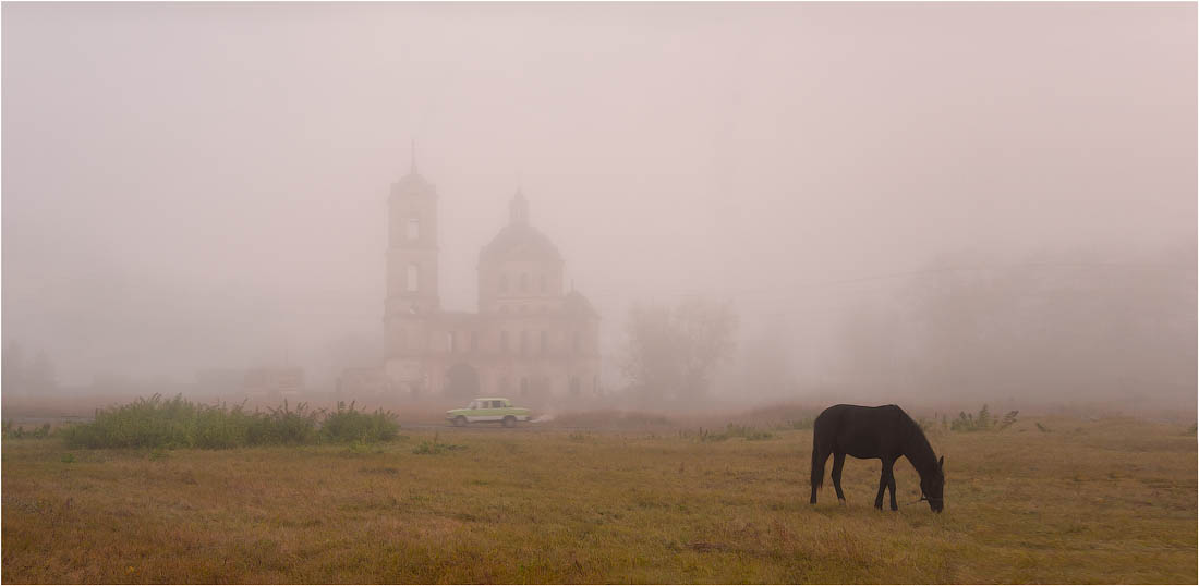 Притихли звуки на рассвете...