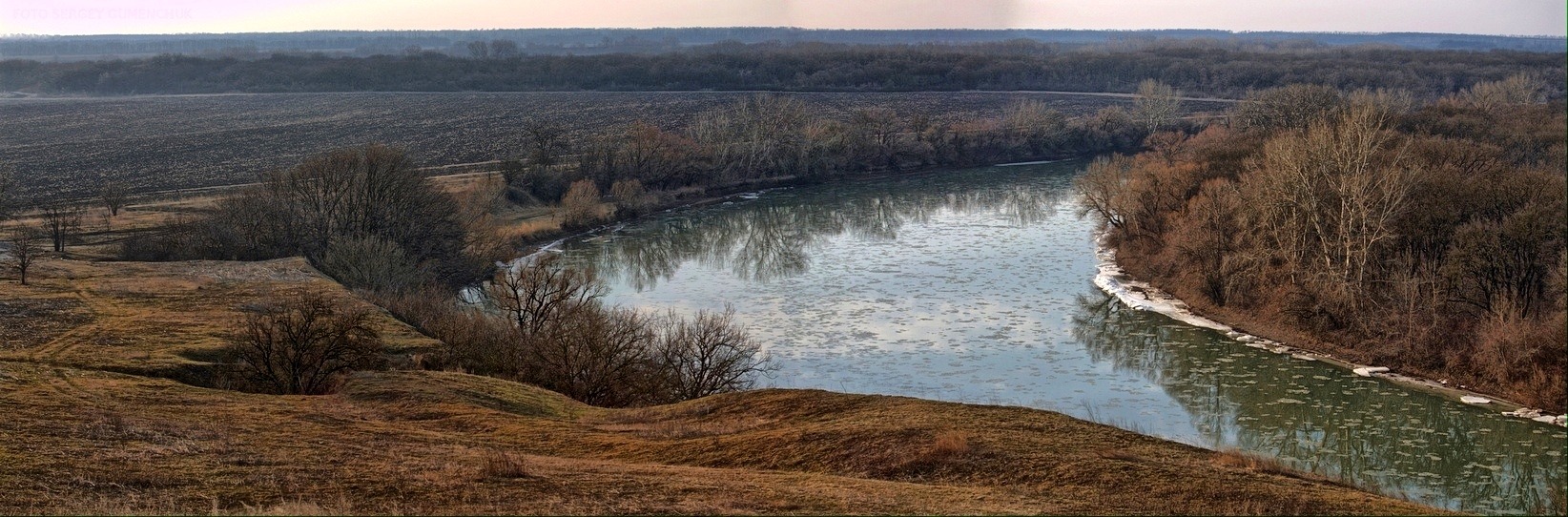 Утром у реки в середине марта