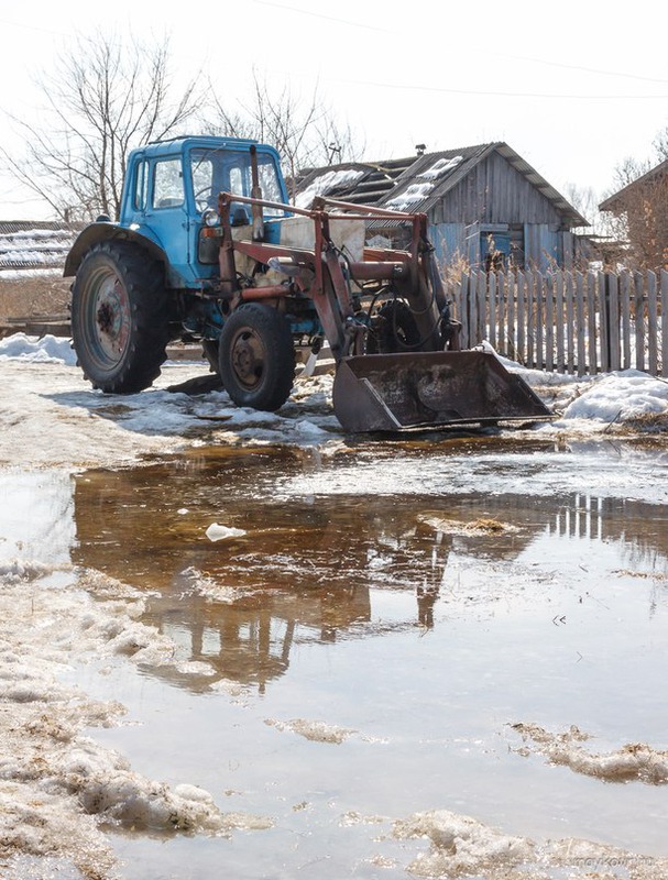 Весенний трактор