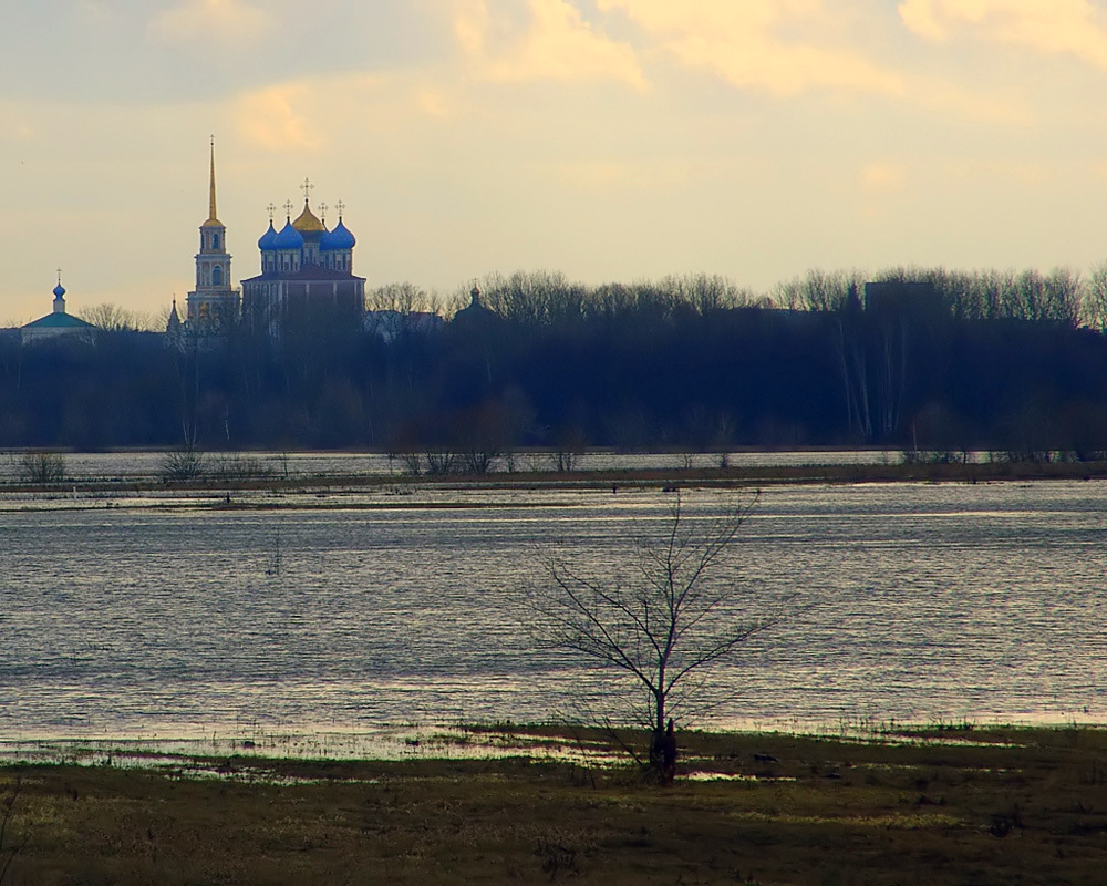 Вечер.Кремль.Разлив